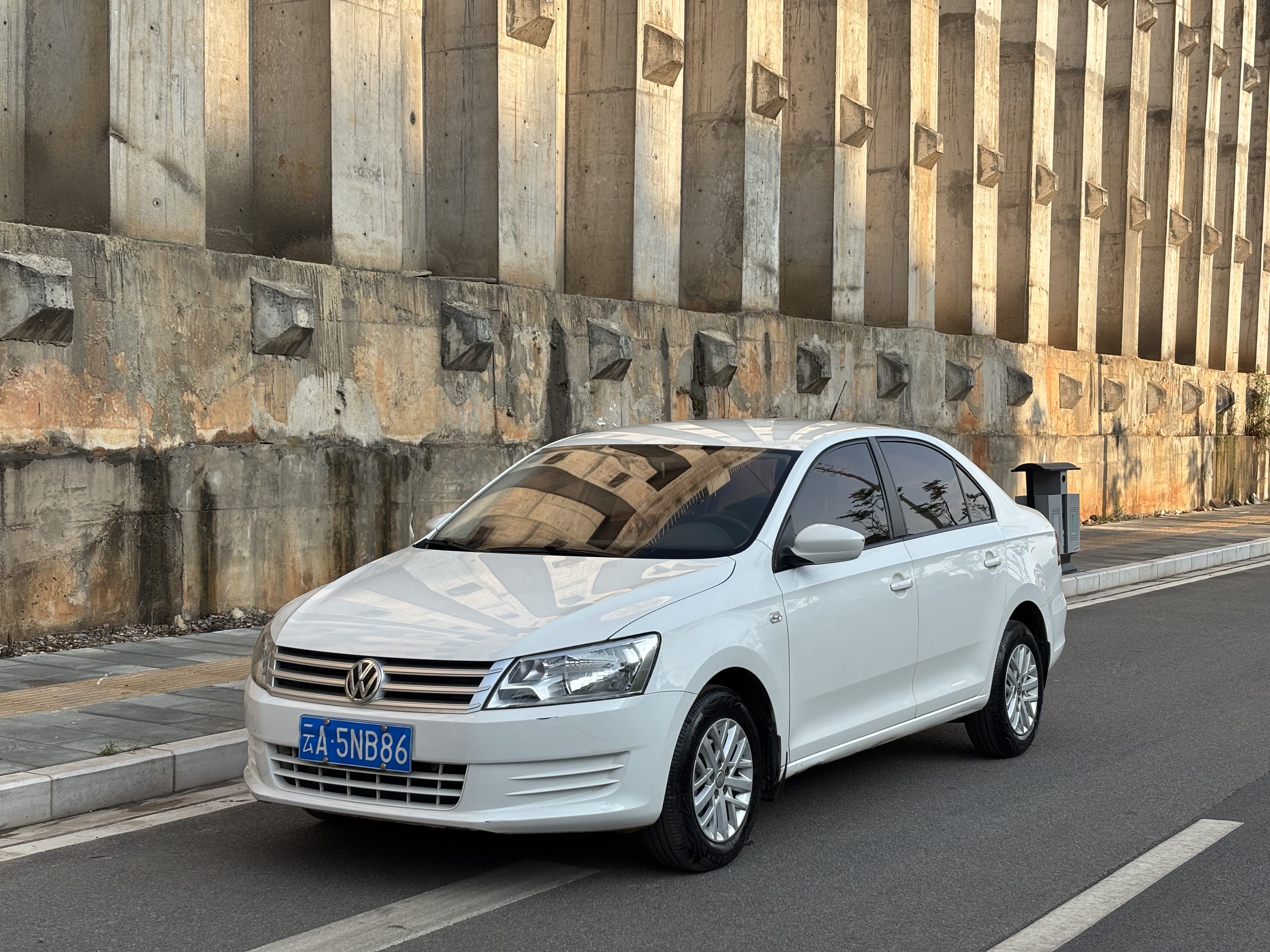 Volkswagen Santana 2016 car image 