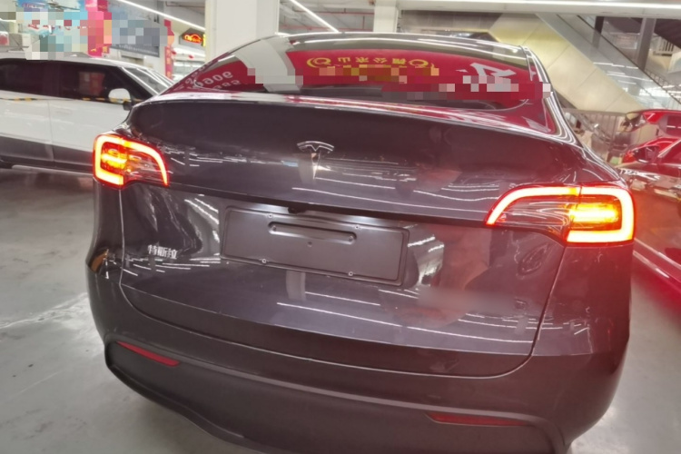 Tesla Model Y 2024 #6 Tesla Model Y 2024 immagine di auto #6
