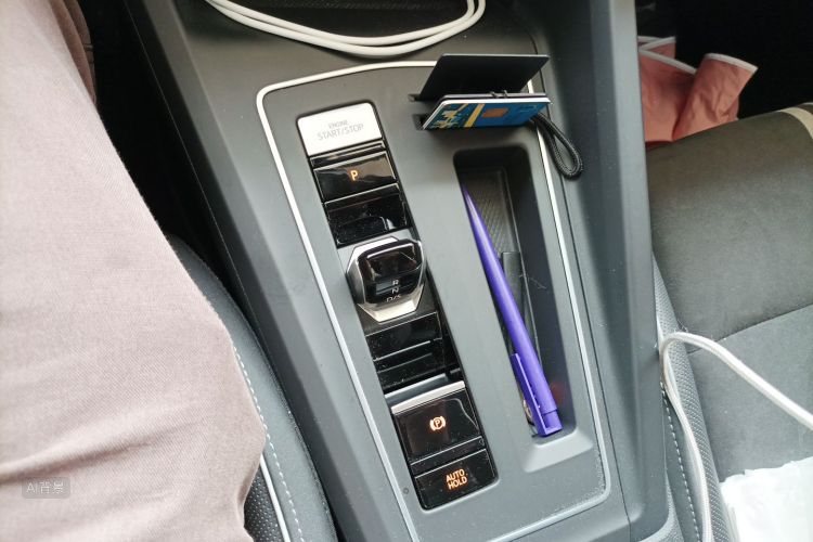 Volkswagen Golf 2021 car image #16