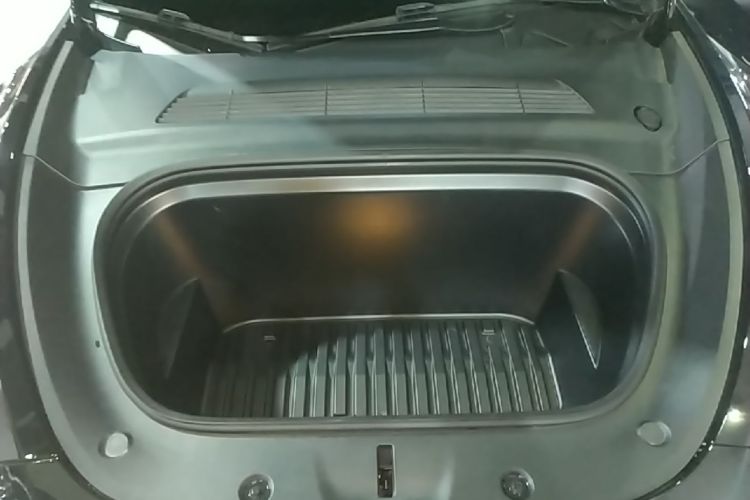 Tesla Model Y 2024 car image #20