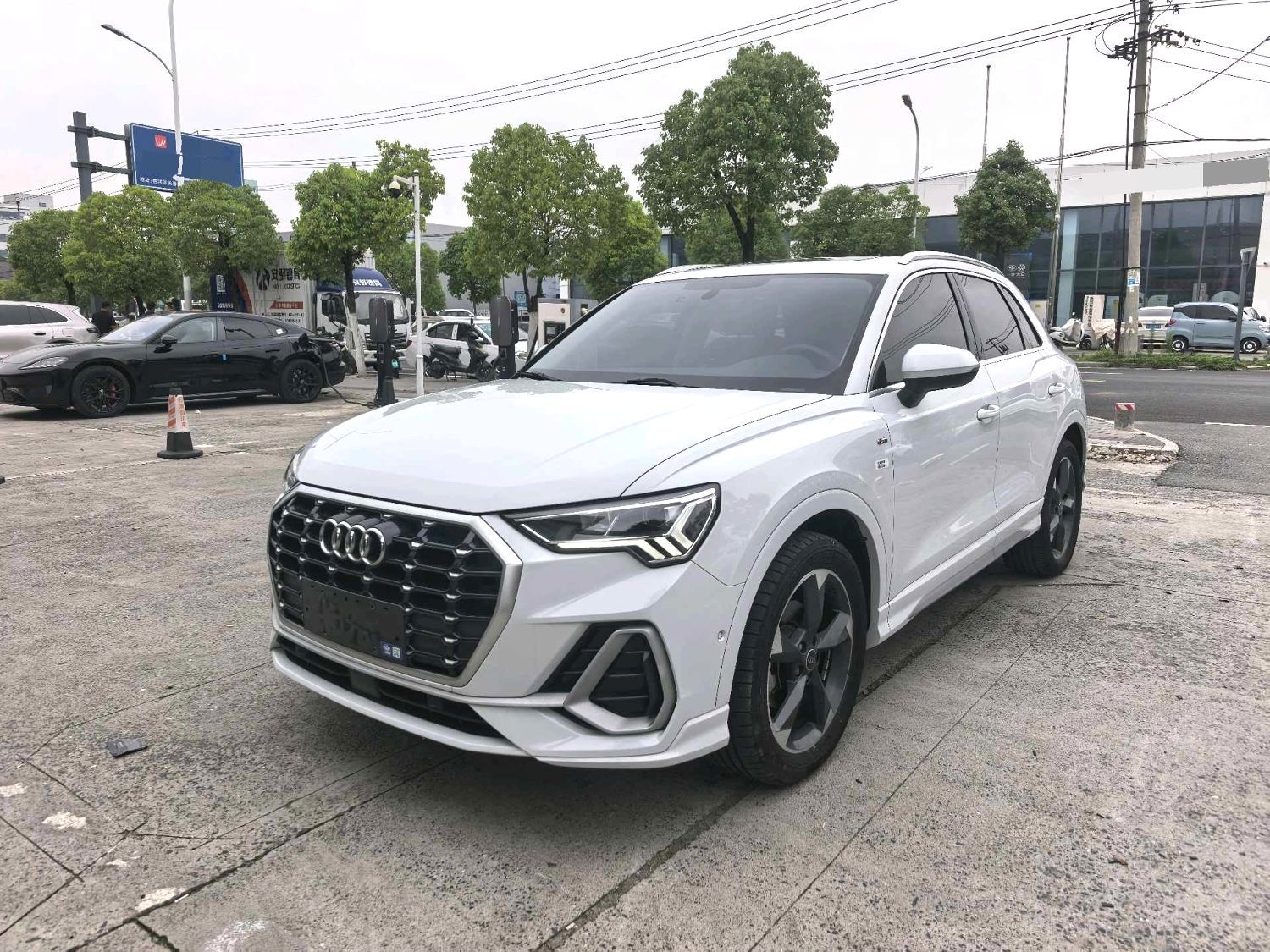 Audi Q3 2023 Audi Q3 2023 car image