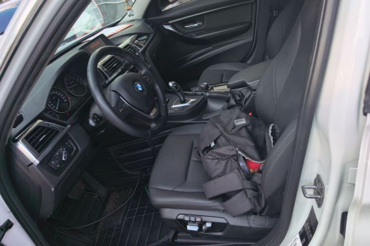 BMW 3 Series 2017 #19 BMW 3 Series 2017 immagine di auto #19