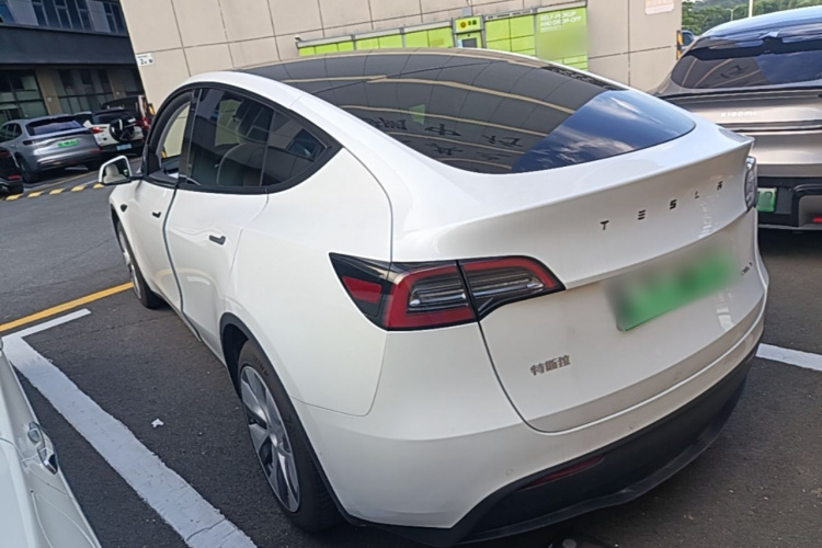 Tesla Model Y 2023 immagine di auto #7