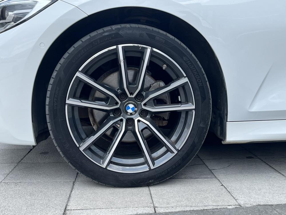 BMW 3 Series 2020 car image #13