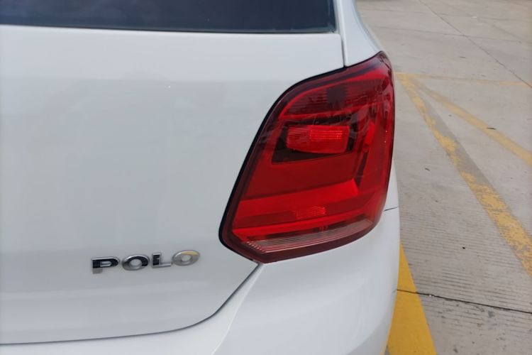 Volkswagen Polo 2018 car image #8
