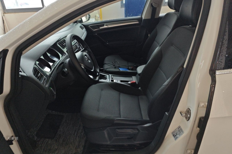 Volkswagen Golf 2018 car image #17
