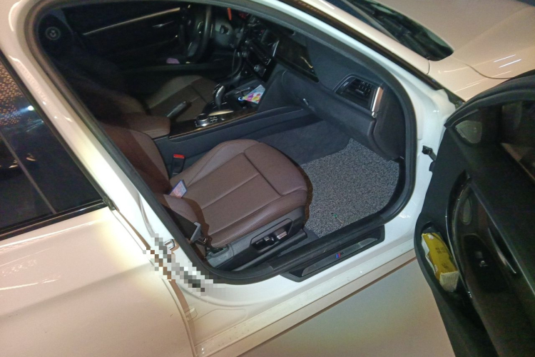 BMW 3 Series 2019 car image #27