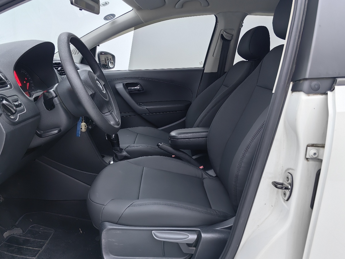 Volkswagen Polo 2014 car image #4