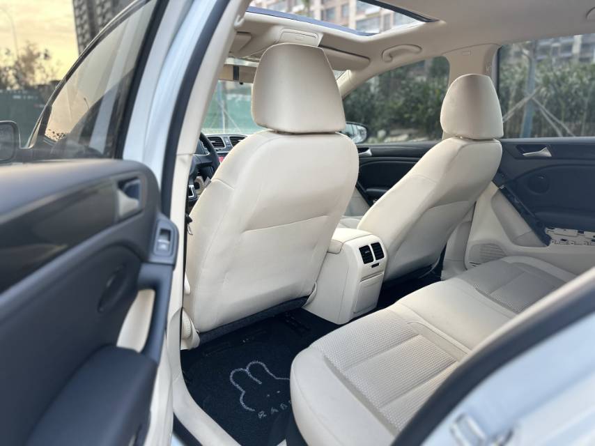 Volkswagen Golf 2013 car image #8