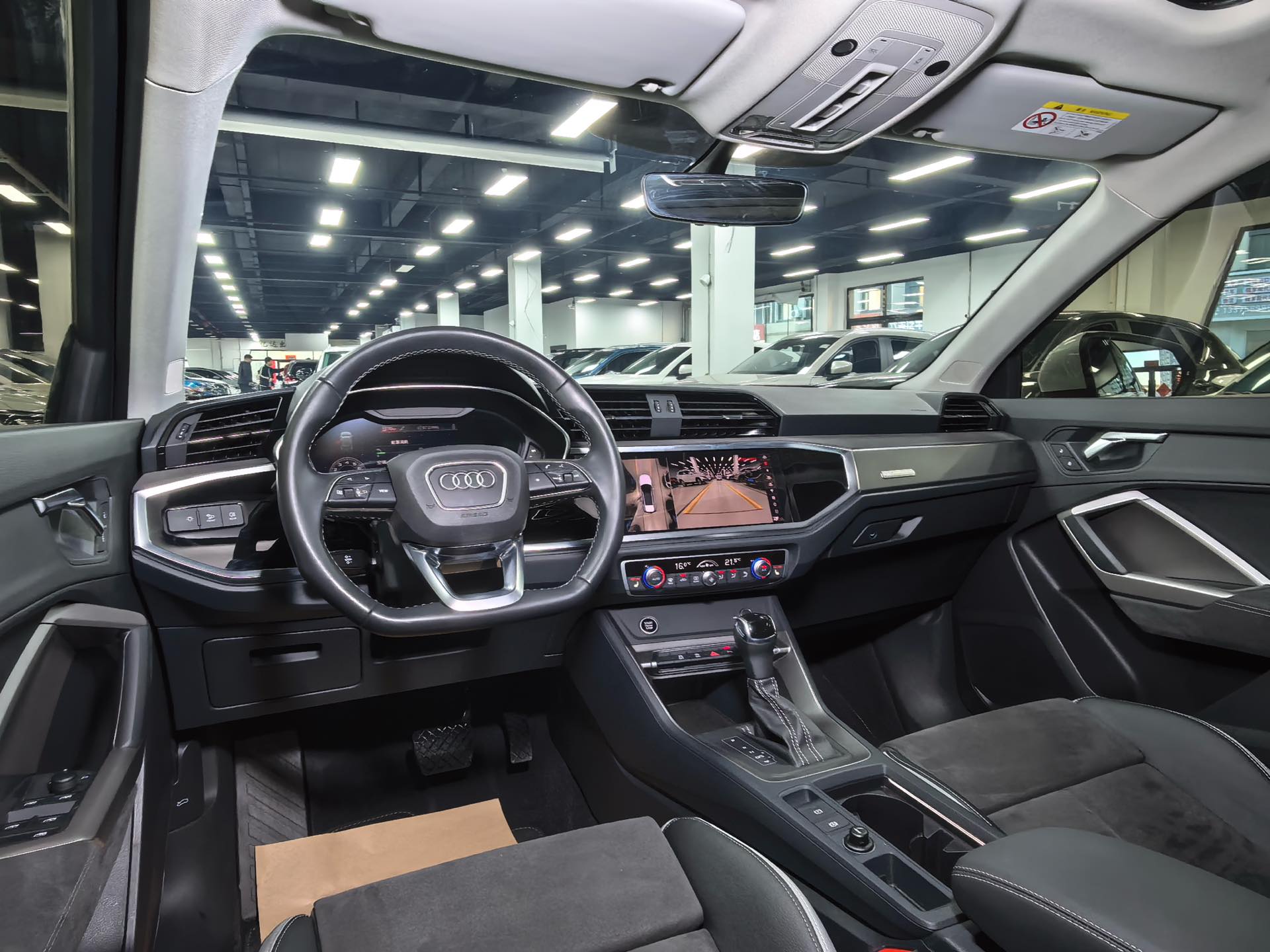 Audi Q3 2023 car image #12