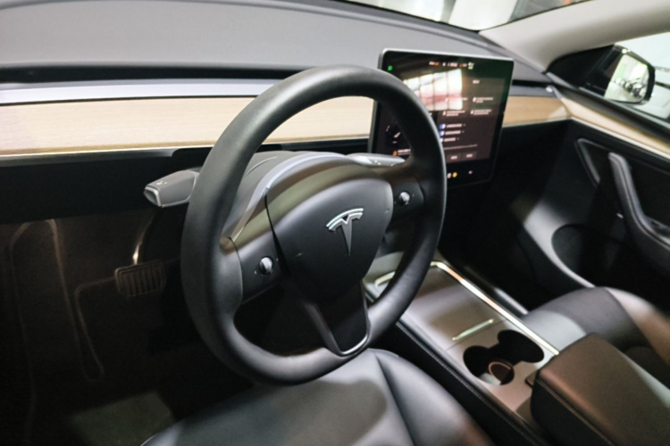 Tesla Model Y 2022 #11 Tesla Model Y 2022 car image #11