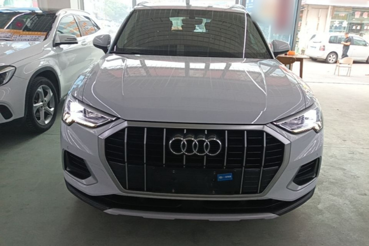 Audi Q3 2020 car image #3