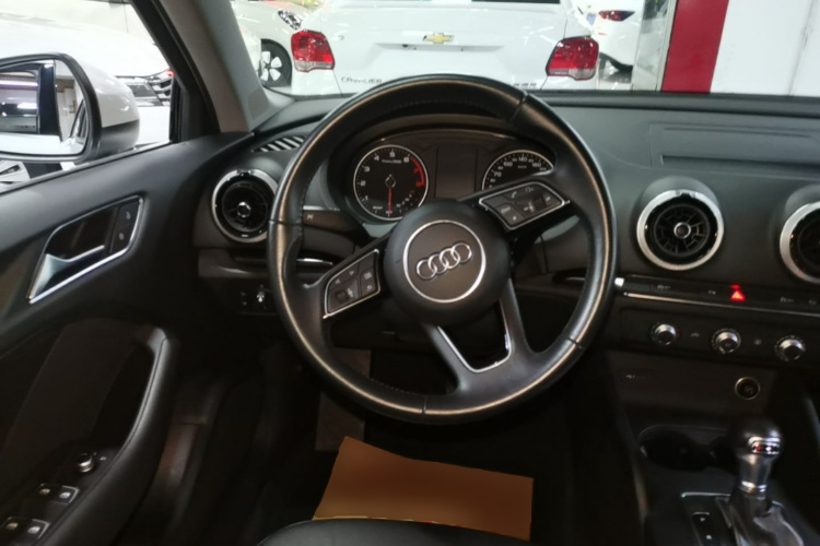 Audi A3 2018 car image #11