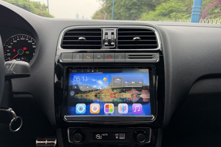 Volkswagen Polo 2016 car image #17