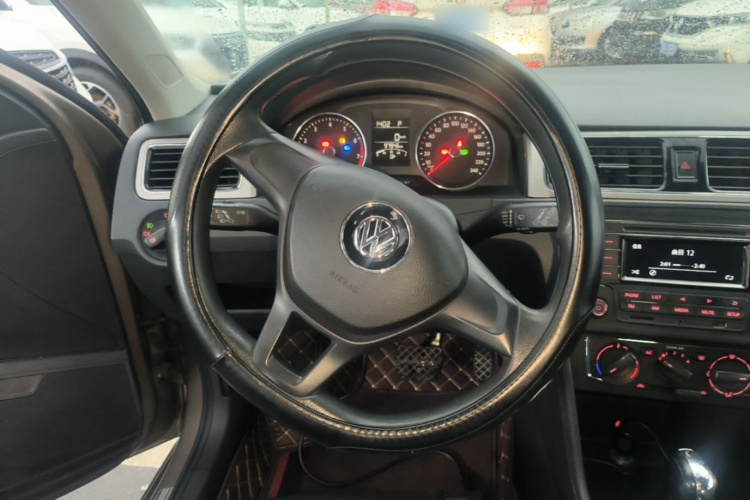 Volkswagen Santana 2016 car image #11