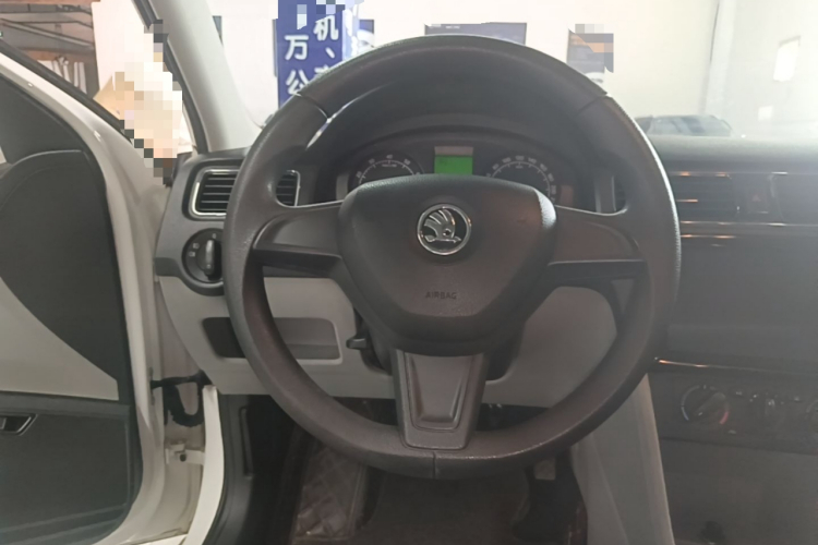Skoda Rapid 2015 #11 Skoda Rapid 2015 car image #11