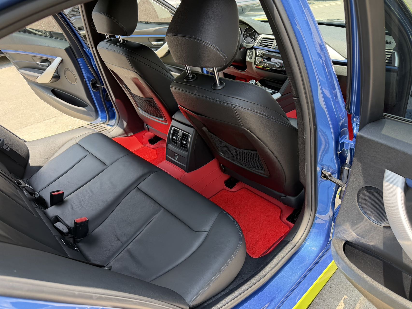 BMW 3 Series 2019 car image #14