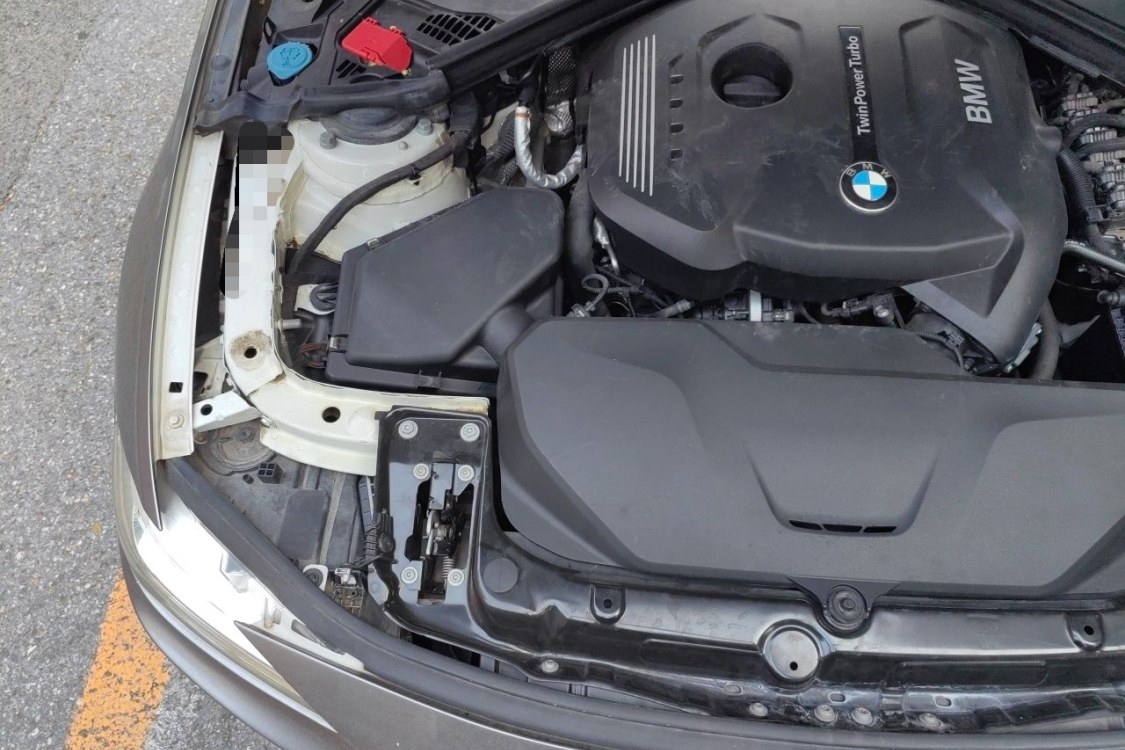 BMW 3 Series 2018 car image #11