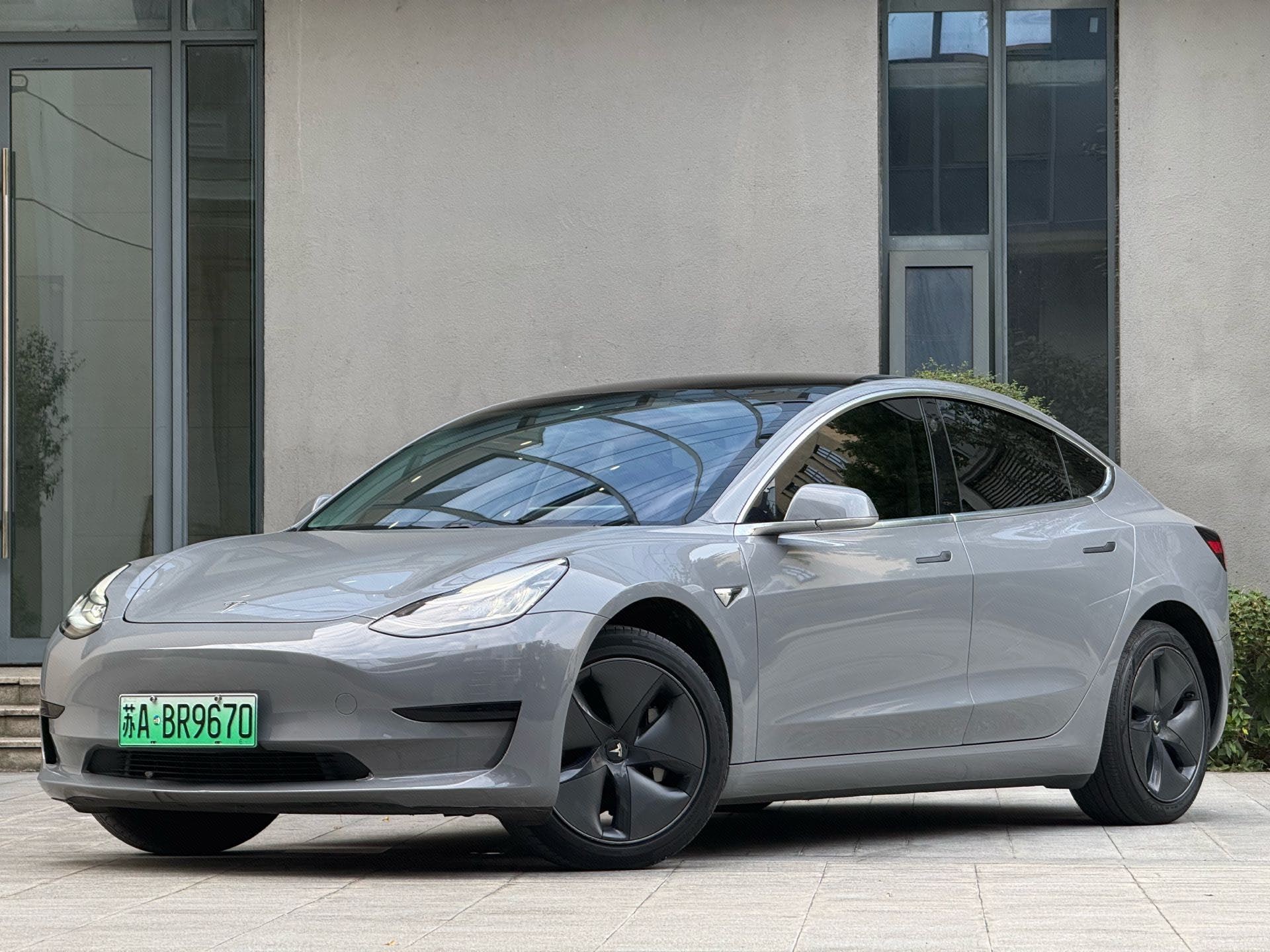 Tesla Model 3 2020 car image 