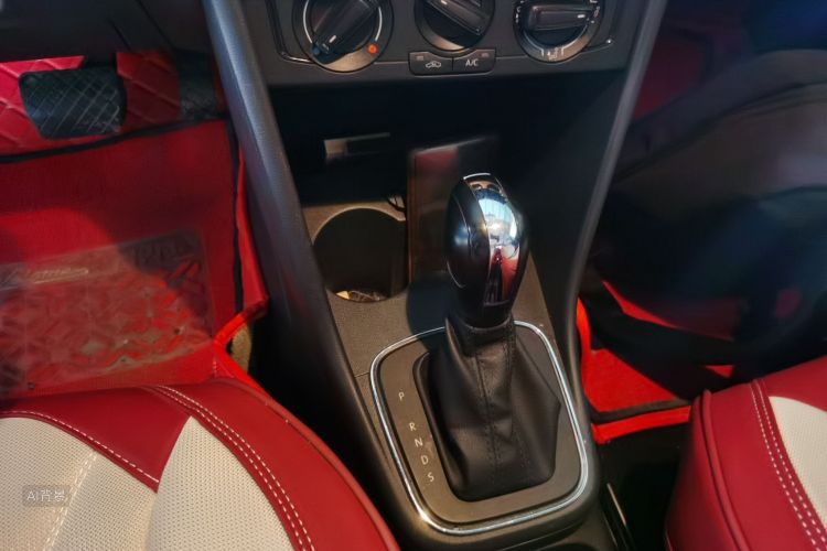 Volkswagen Polo 2018 car image #16