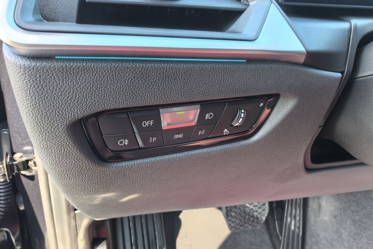 BMW 3 Series 2024 car image #21