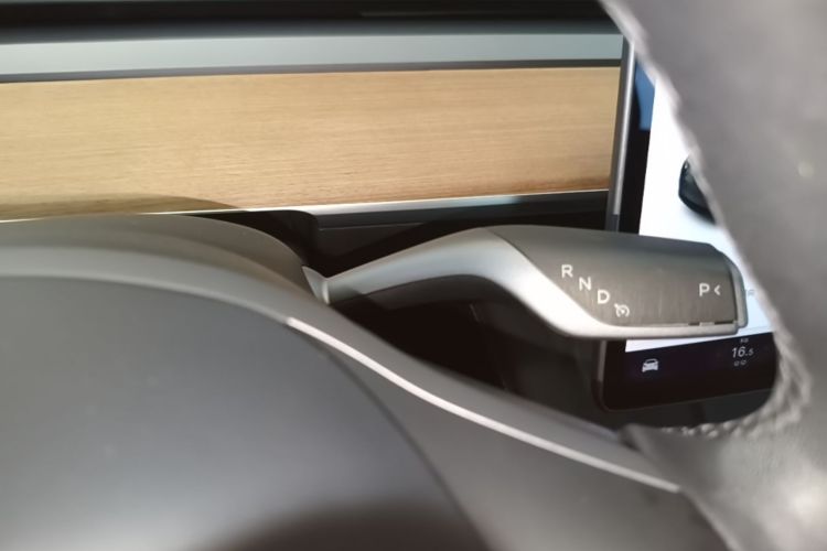 Tesla Model Y 2021 #14 Tesla Model Y 2021 car image #14