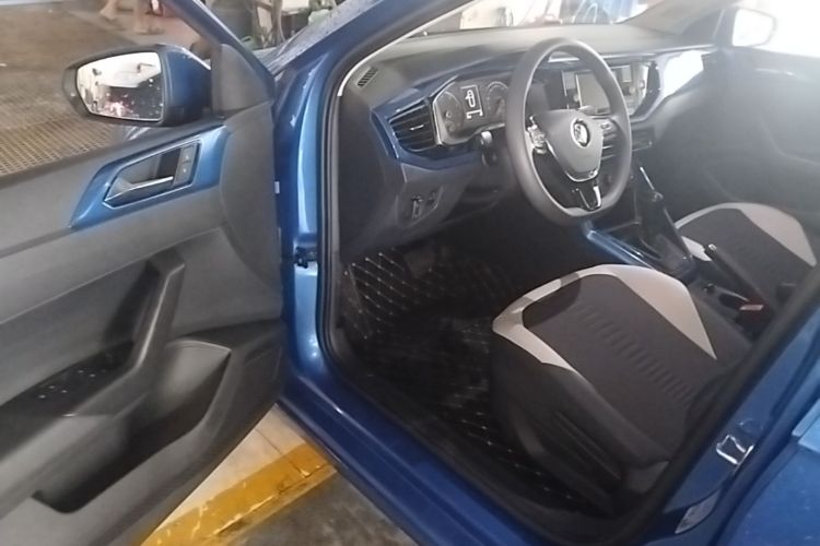 Volkswagen Polo 2019 car image #16