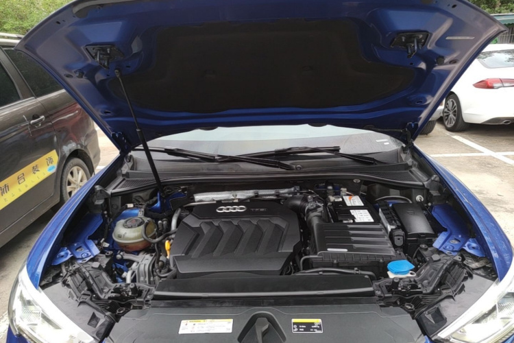 Audi Q3 2020 car image #22