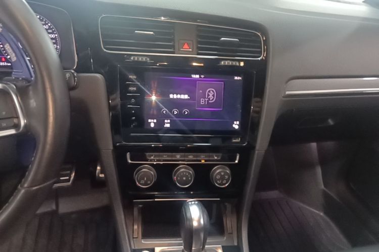 Volkswagen Golf 2020 car image #13