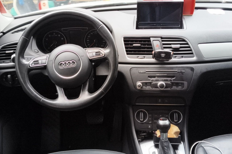 Audi Q3 2016 immagine di auto #12