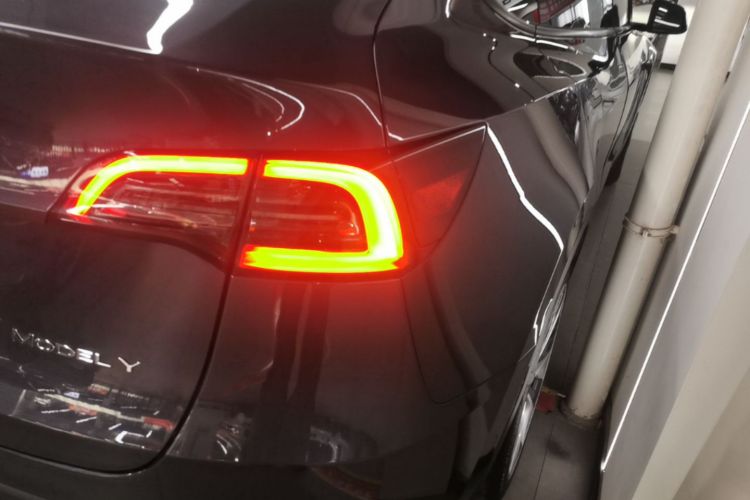 Tesla Model Y 2022 #8 Tesla Model Y 2022 car image #8