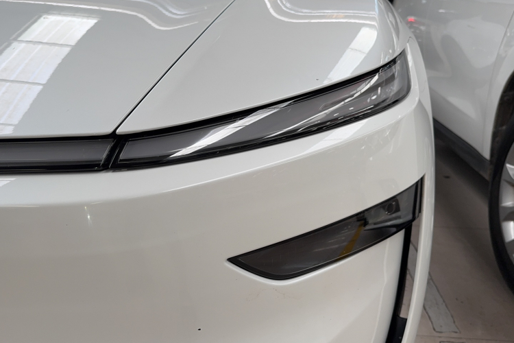 Tesla Model Y 2025 car image #20
