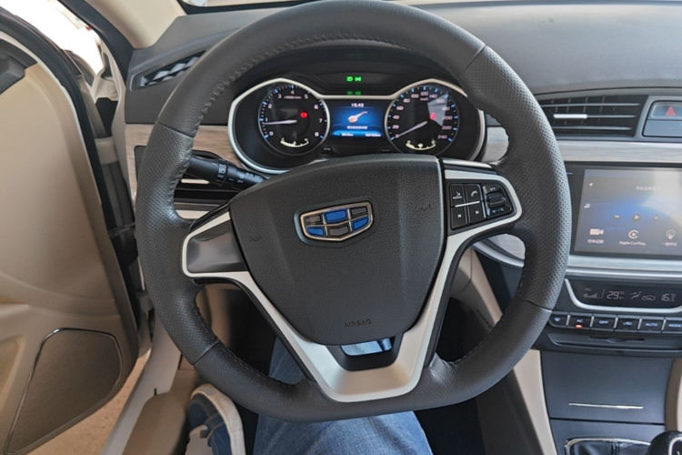 GEELY Emgrand 2018 car image #11
