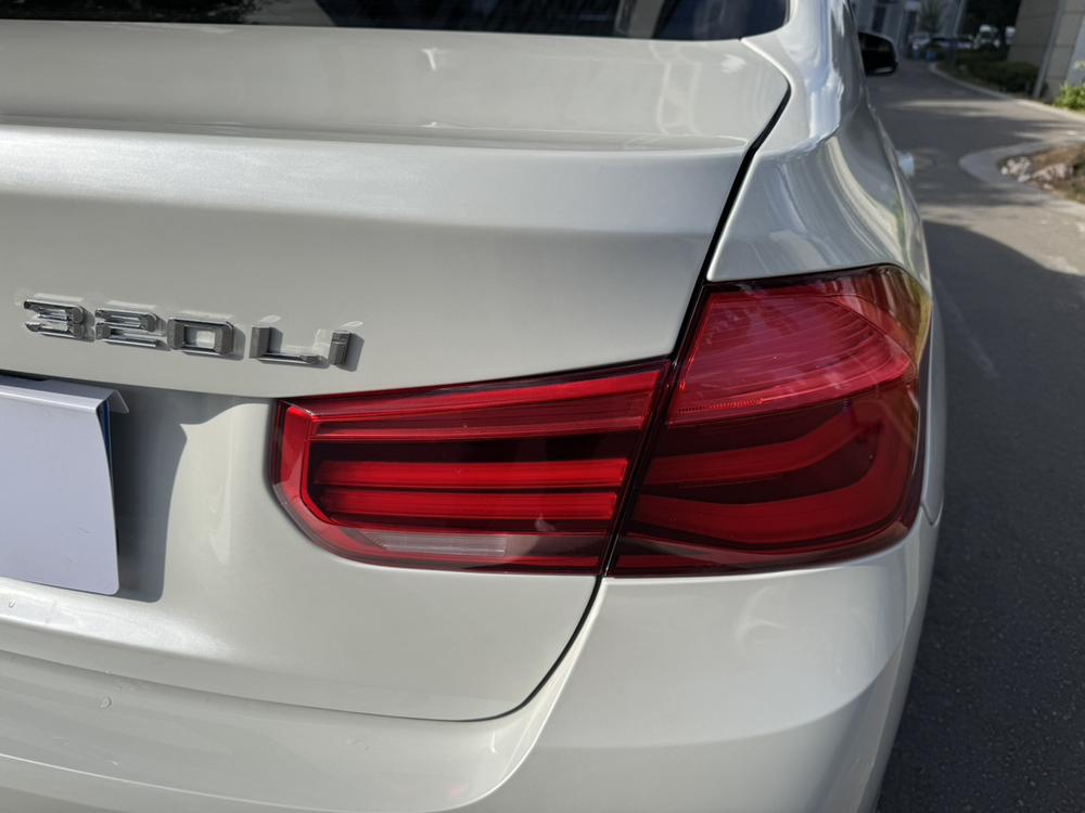BMW 3 Series 2019 immagine di auto #10