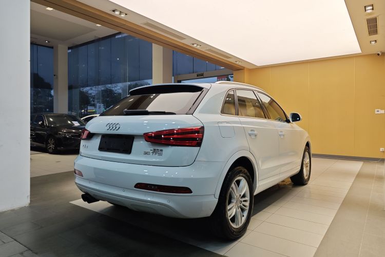 Audi Q3 2016 car image #6
