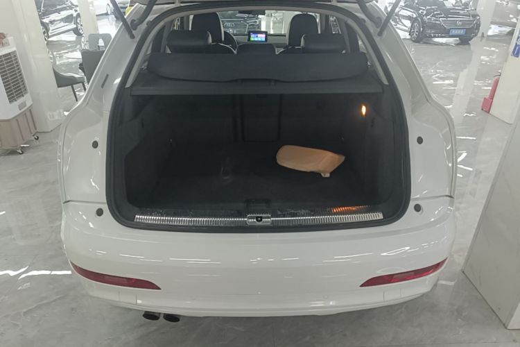 Audi Q3 2016 car image #19