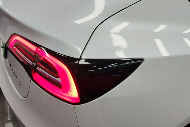 Tesla Model 3 2021 car image #8
