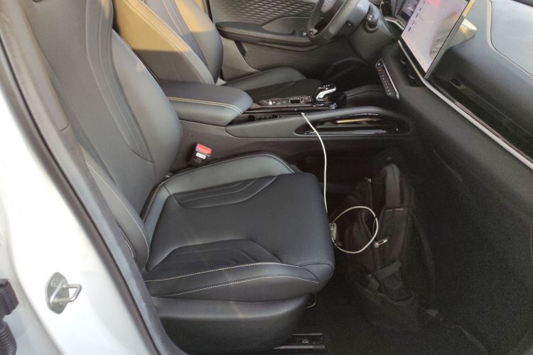 GEELY Coolray 2025 car image #24