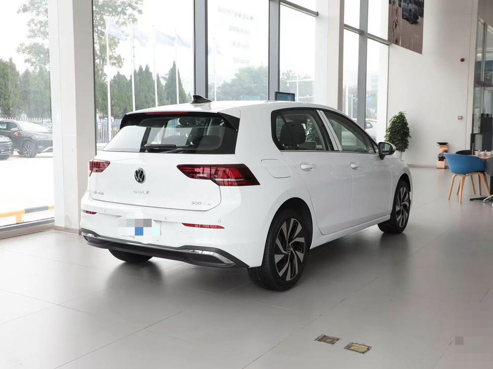 Volkswagen Golf 2025 #4 Volkswagen Golf 2025 صورة سيارة #4
