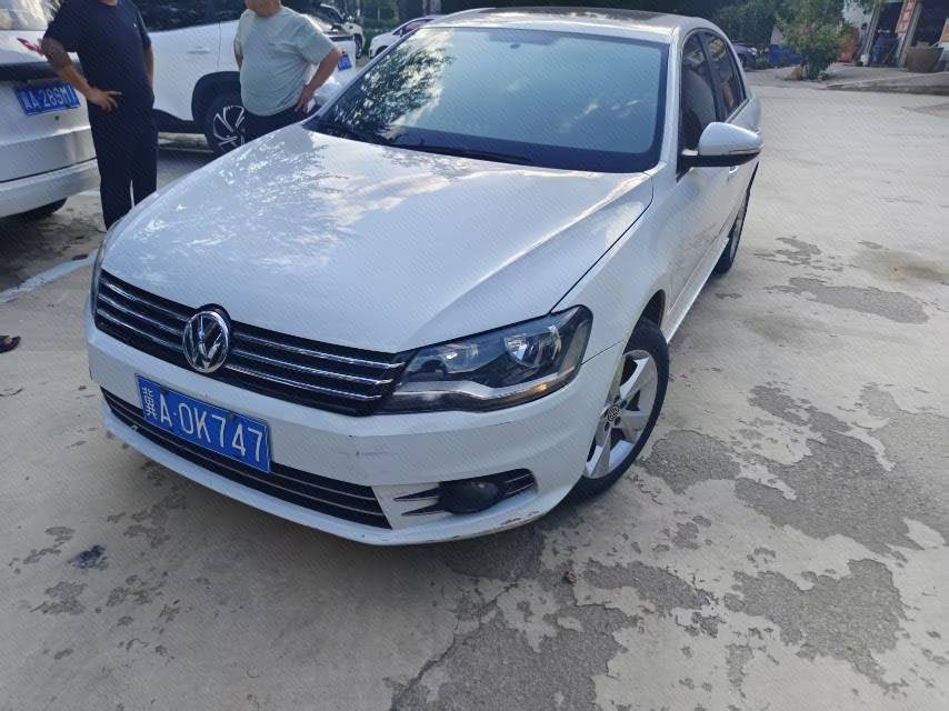 Volkswagen Bora 2013 car image 