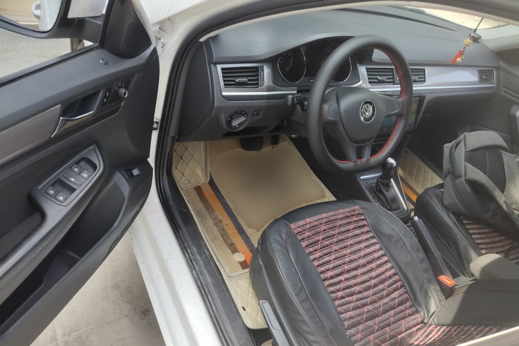 Volkswagen Bora 2018 car image #16