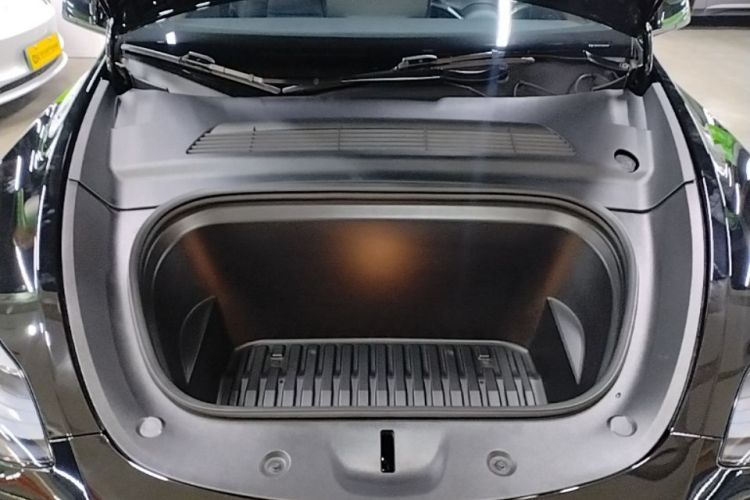 Tesla Model Y 2021 car image #20