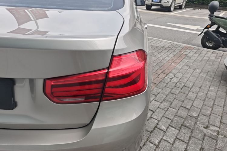 BMW 3 Series 2018 #8 BMW 3 Series 2018 car image #8