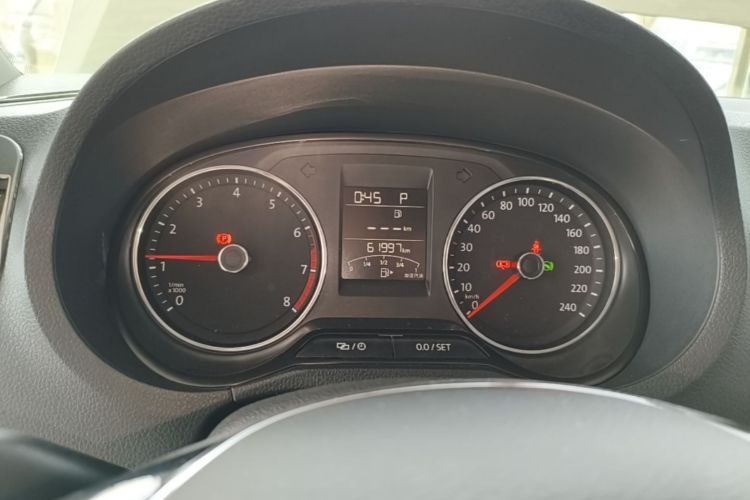 Volkswagen Polo 2017 car image #12