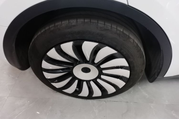 Tesla Model Y 2024 صورة سيارة #10
