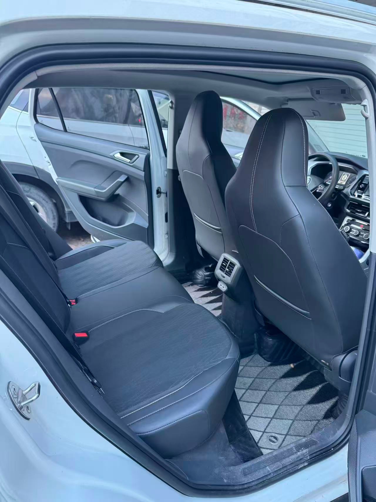 Volkswagen T-Cross 2019 صورة سيارة #4