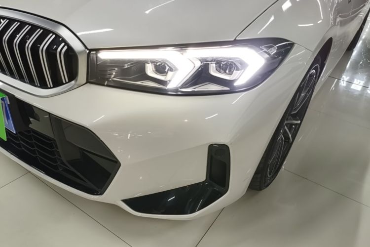 BMW 3 Series 2024 صورة سيارة #23