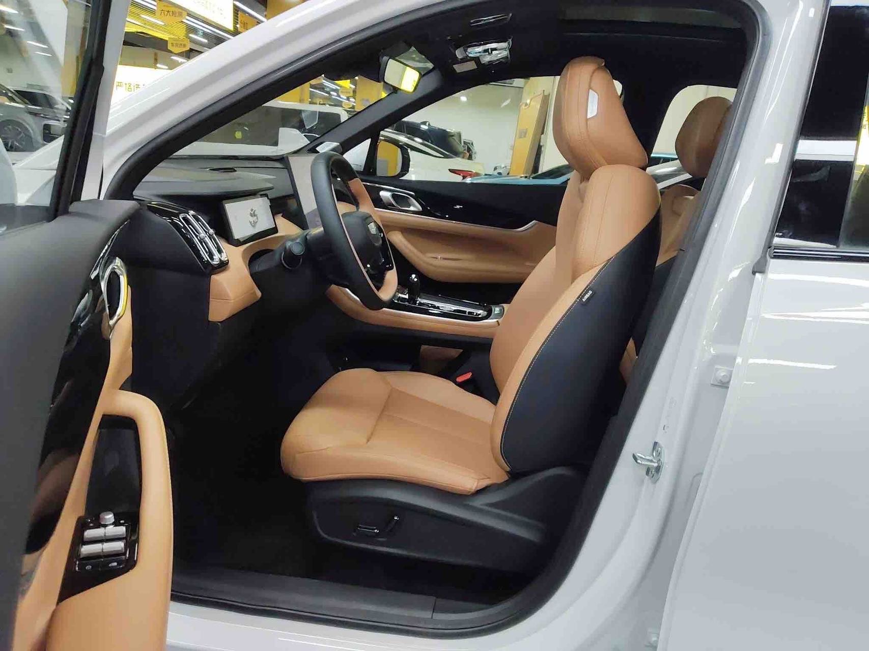 GEELY Boyue L 2026 car image #4