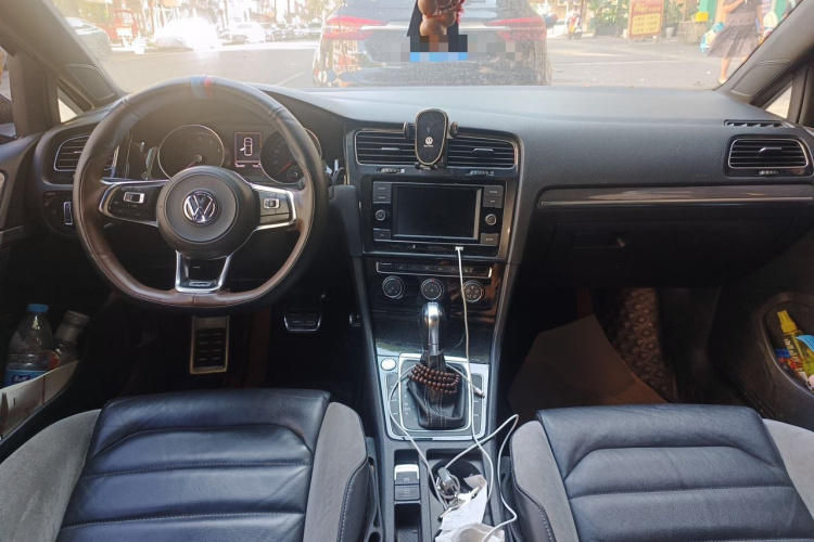 Volkswagen Golf 2018 car image #7