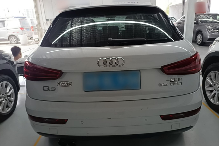 Audi Q3 2016 car image #6